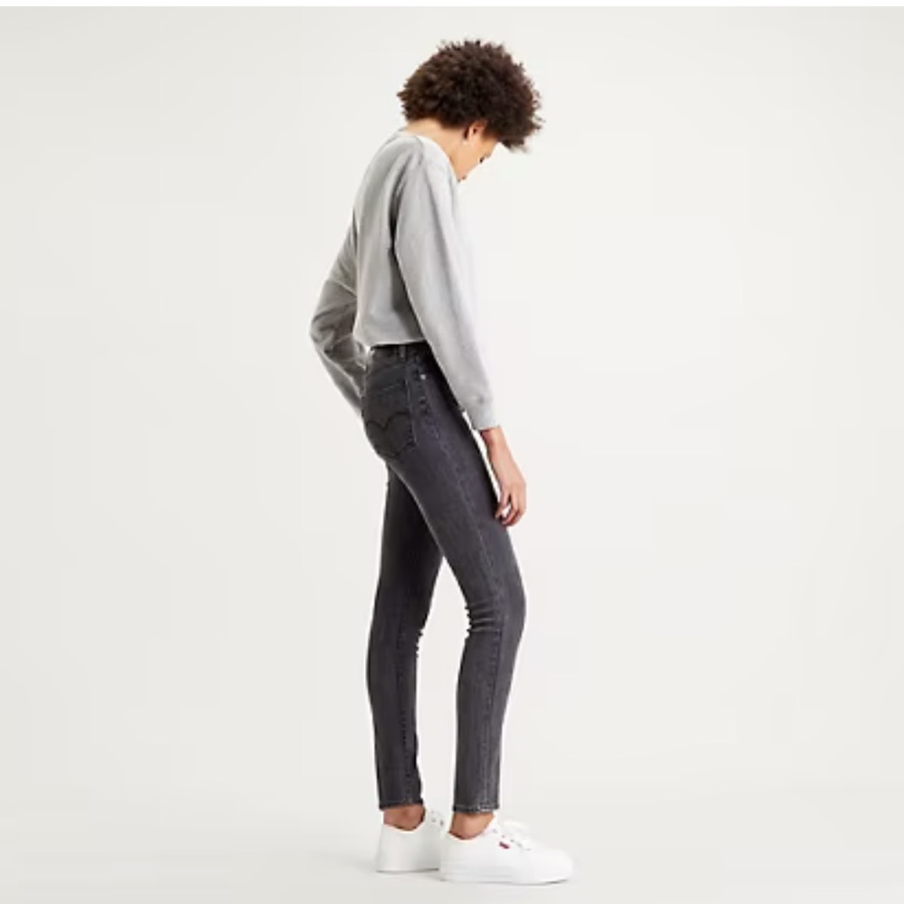 Levi’s 721 High Rise Skinny Jeans in True Grit Black